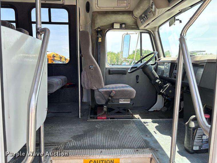 image for item FC5882 1997 International 3400 shuttle bus