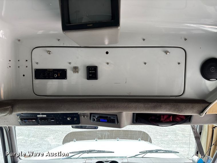 image for item FC5882 1997 International 3400 shuttle bus
