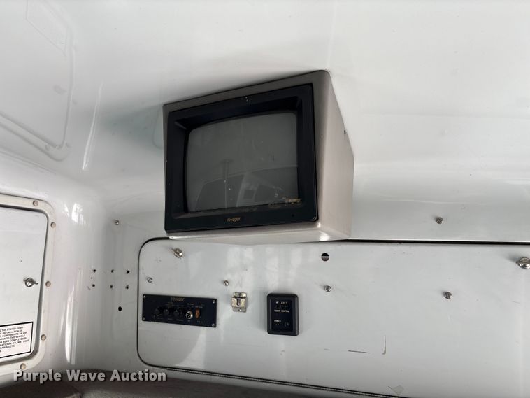 image for item FC5882 1997 International 3400 shuttle bus