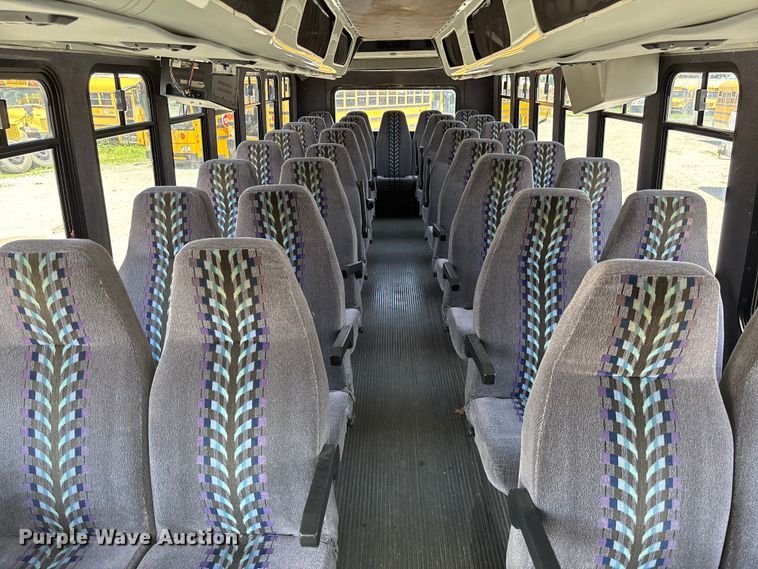 image for item FC5882 1997 International 3400 shuttle bus