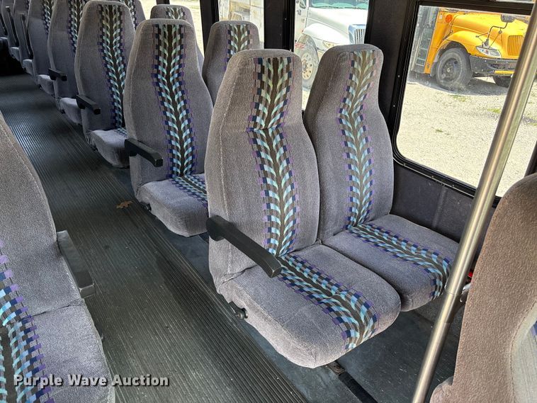 image for item FC5882 1997 International 3400 shuttle bus