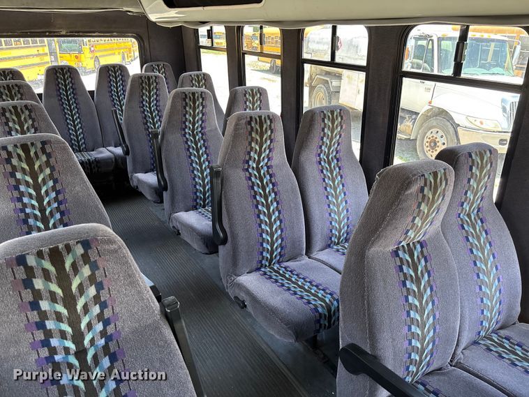 image for item FC5882 1997 International 3400 shuttle bus