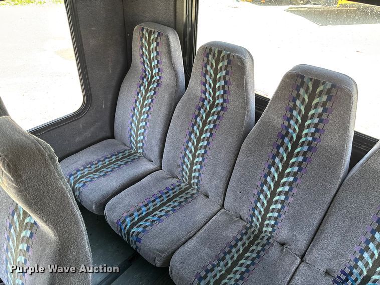 image for item FC5882 1997 International 3400 shuttle bus