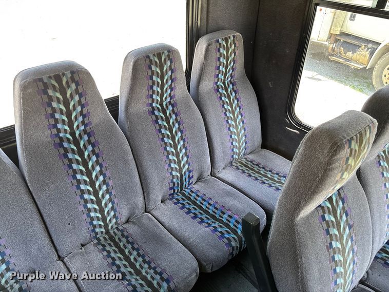 image for item FC5882 1997 International 3400 shuttle bus