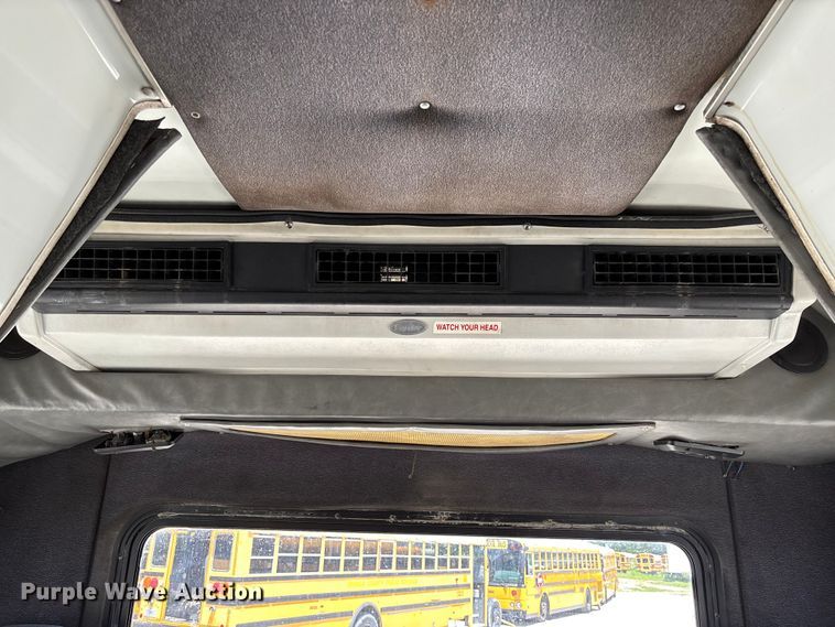 image for item FC5882 1997 International 3400 shuttle bus