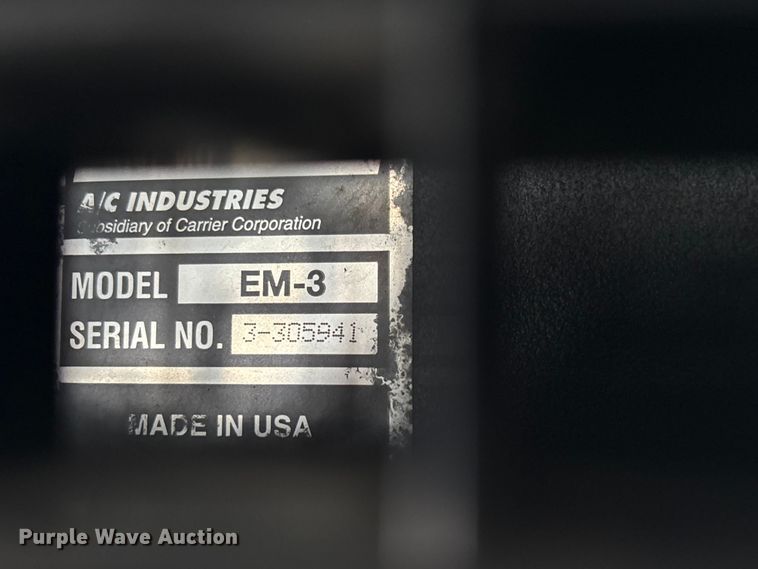 image for item FC5882 1997 International 3400 shuttle bus