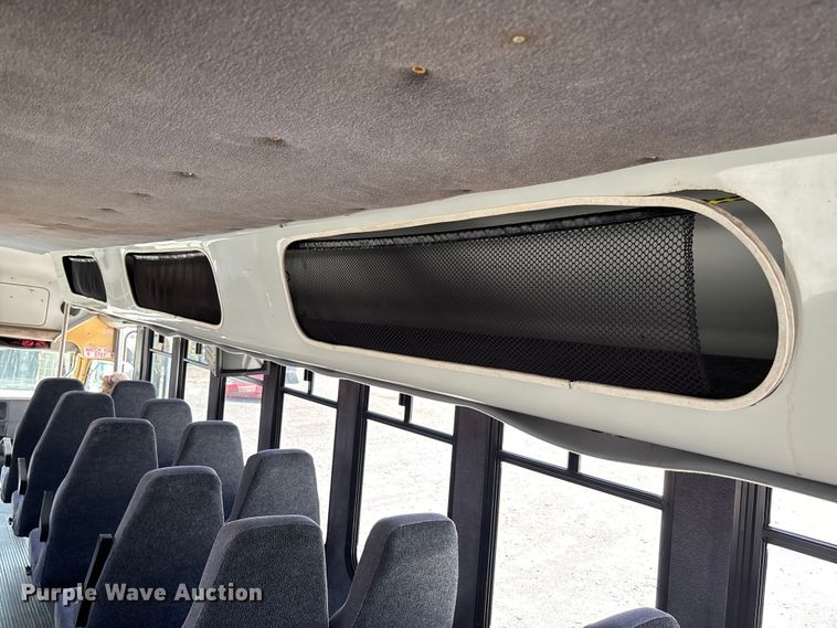 image for item FC5882 1997 International 3400 shuttle bus