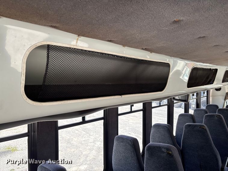 image for item FC5882 1997 International 3400 shuttle bus