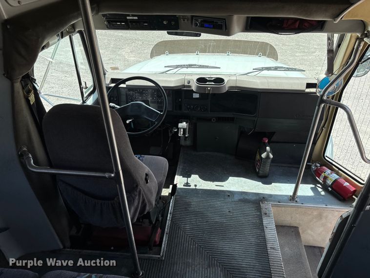 image for item FC5882 1997 International 3400 shuttle bus
