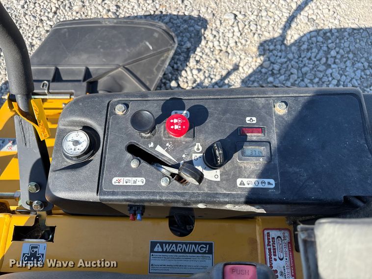 image for item FC5886 2014 Hustler Fastrak SD ZTR ZTR lawn mower