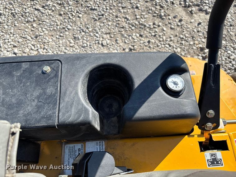 image for item FC5886 2014 Hustler Fastrak SD ZTR ZTR lawn mower