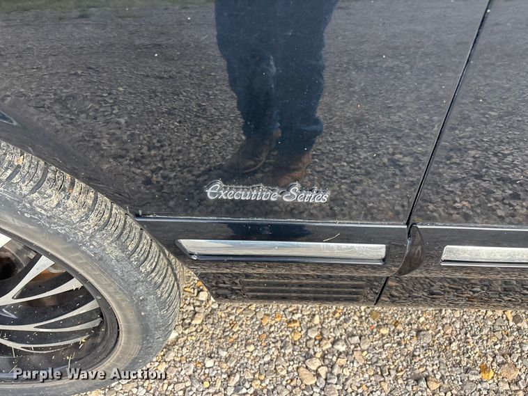 image for item FG0400 1997 Lincoln Town Car limousine