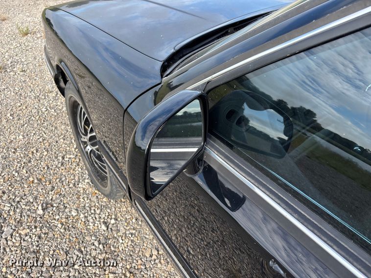 image for item FG0400 1997 Lincoln Town Car limousine