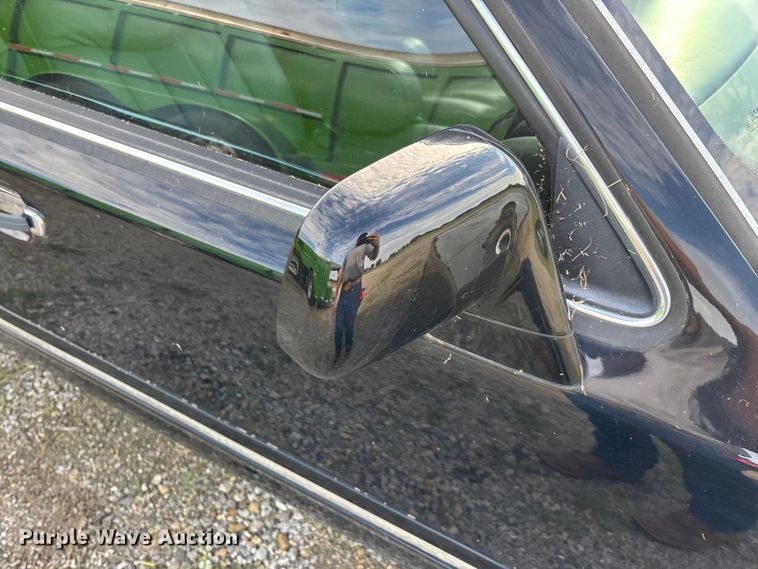 image for item FG0400 1997 Lincoln Town Car limousine