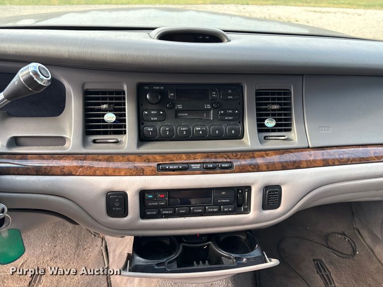 image for item FG0400 1997 Lincoln Town Car limousine