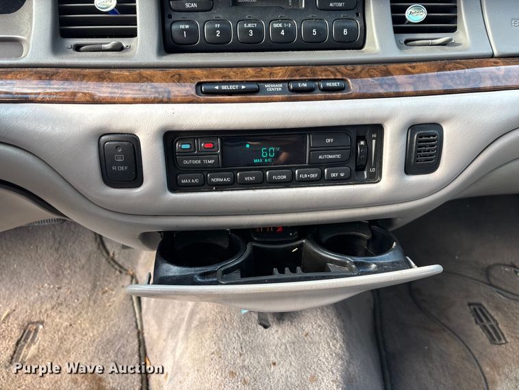 image for item FG0400 1997 Lincoln Town Car limousine