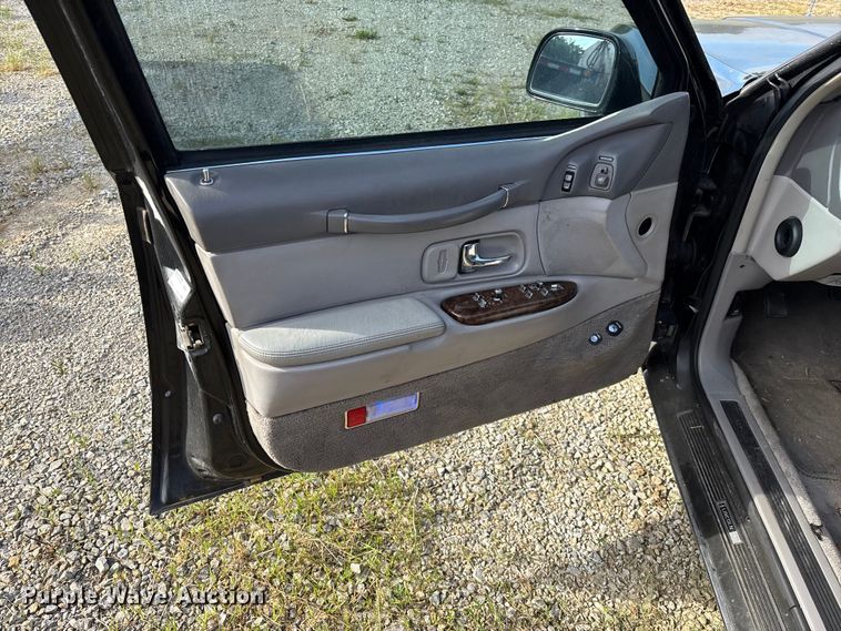 image for item FG0400 1997 Lincoln Town Car limousine