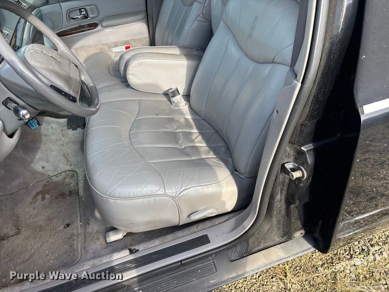 image for item FG0400 1997 Lincoln Town Car limousine