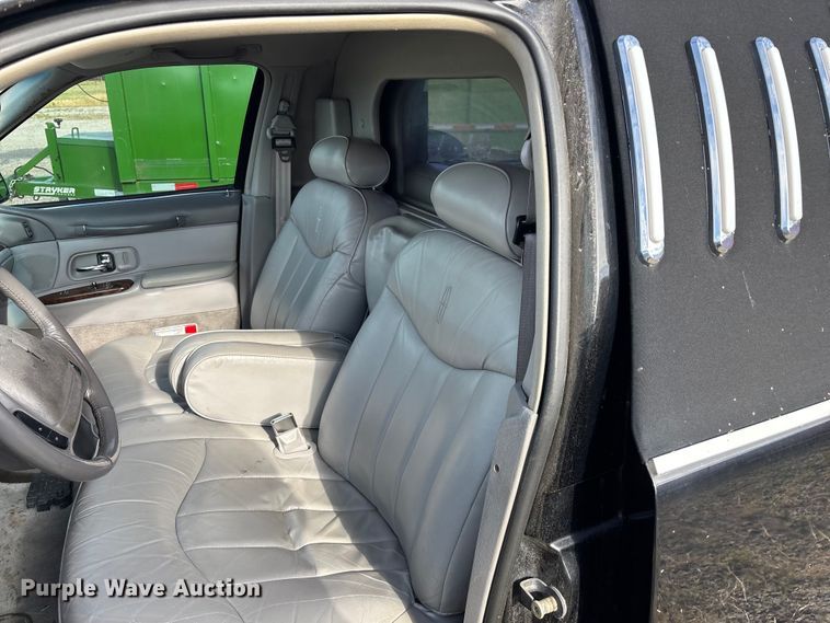 image for item FG0400 1997 Lincoln Town Car limousine