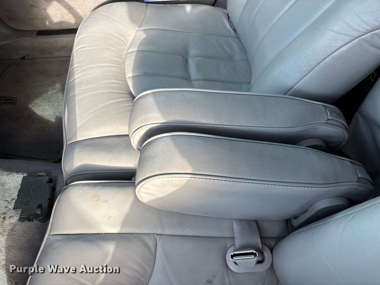 image for item FG0400 1997 Lincoln Town Car limousine