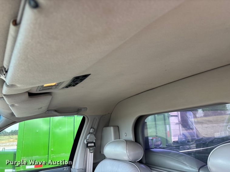 image for item FG0400 1997 Lincoln Town Car limousine