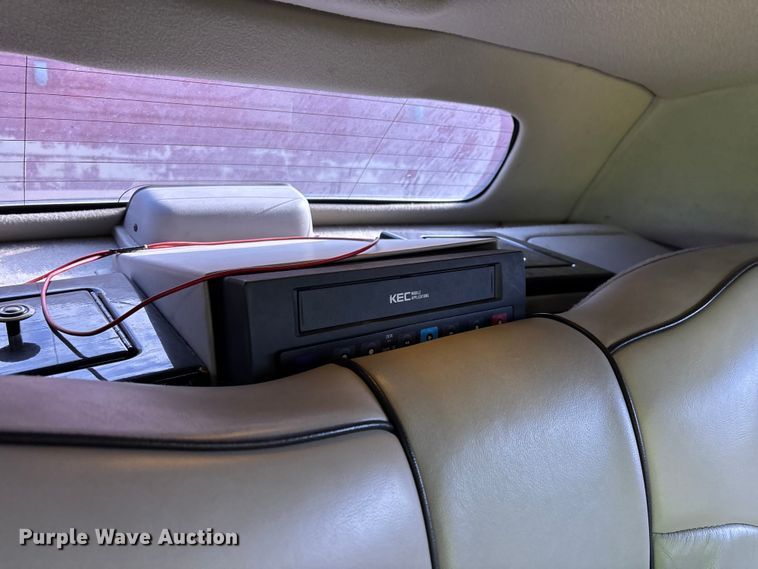 image for item FG0400 1997 Lincoln Town Car limousine