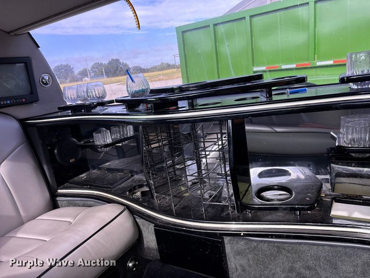 image for item FG0400 1997 Lincoln Town Car limousine