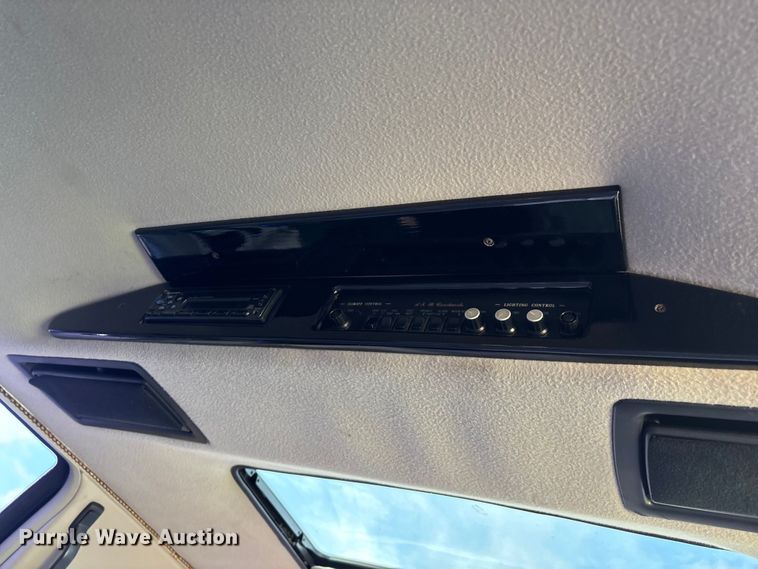 image for item FG0400 1997 Lincoln Town Car limousine