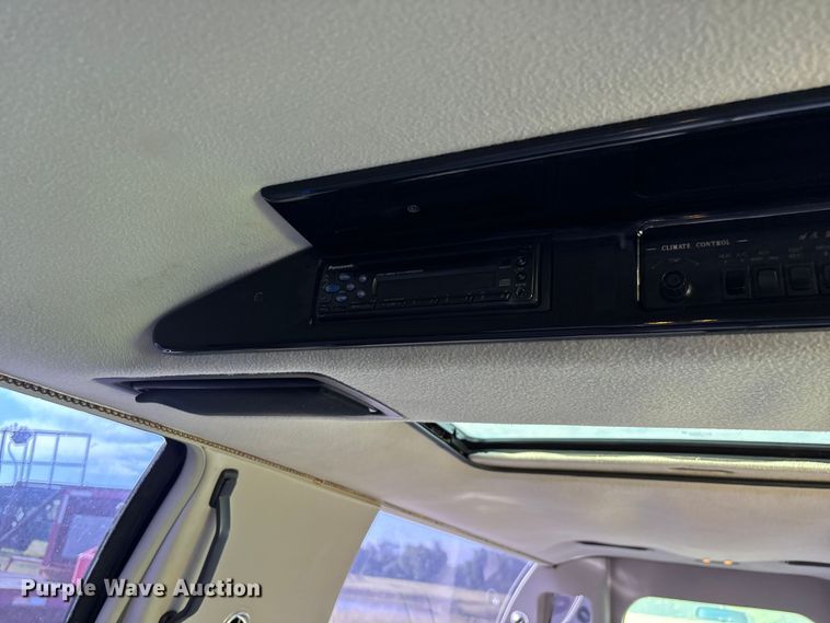 image for item FG0400 1997 Lincoln Town Car limousine