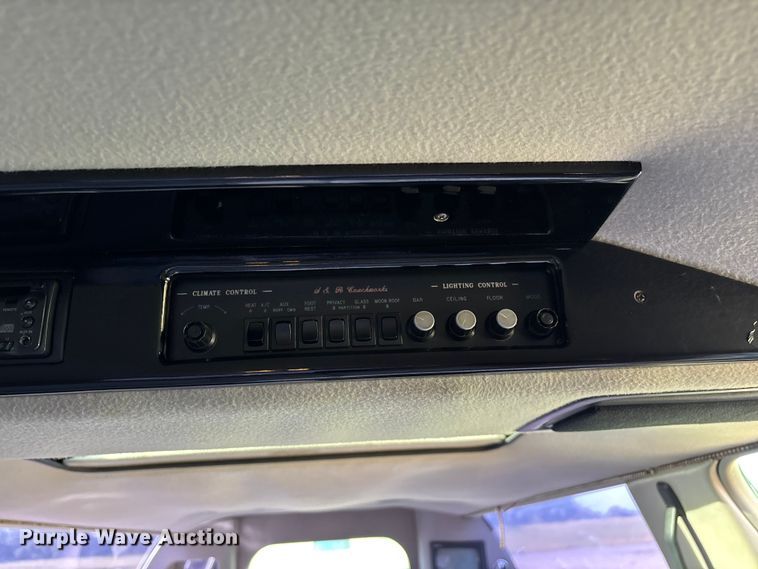 image for item FG0400 1997 Lincoln Town Car limousine