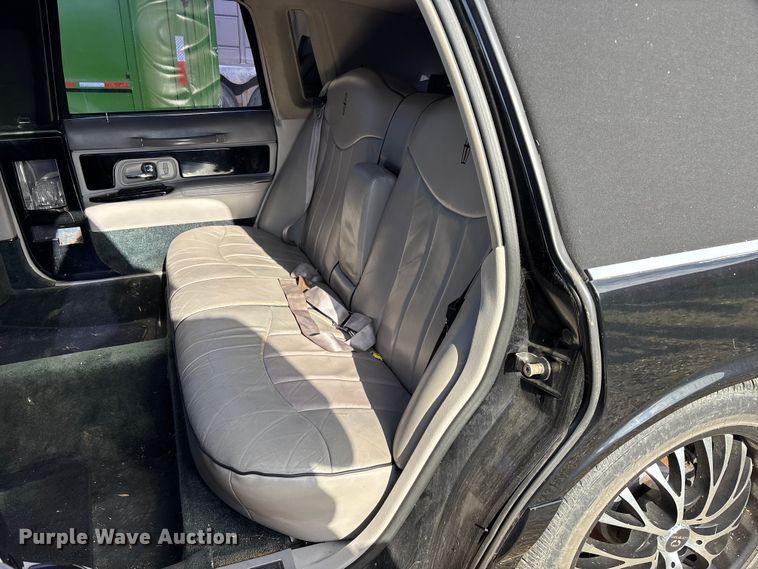 image for item FG0400 1997 Lincoln Town Car limousine