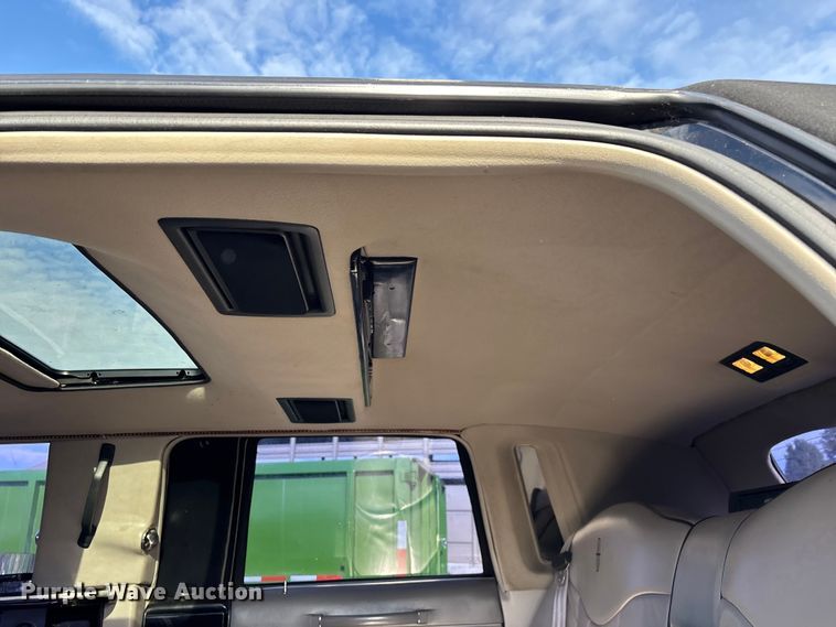 image for item FG0400 1997 Lincoln Town Car limousine
