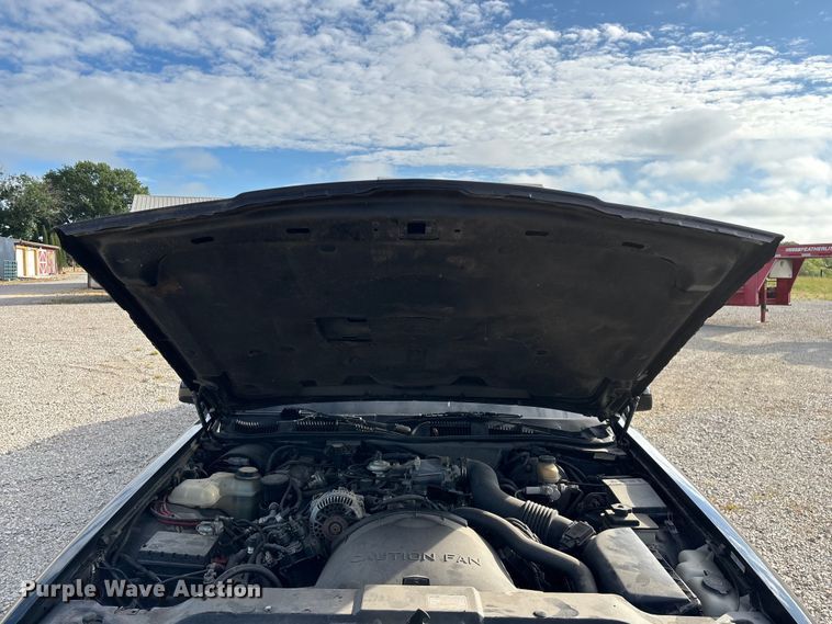 image for item FG0400 1997 Lincoln Town Car limousine