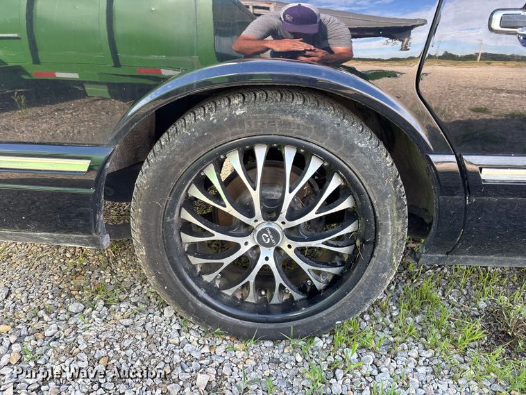 image for item FG0400 1997 Lincoln Town Car limousine
