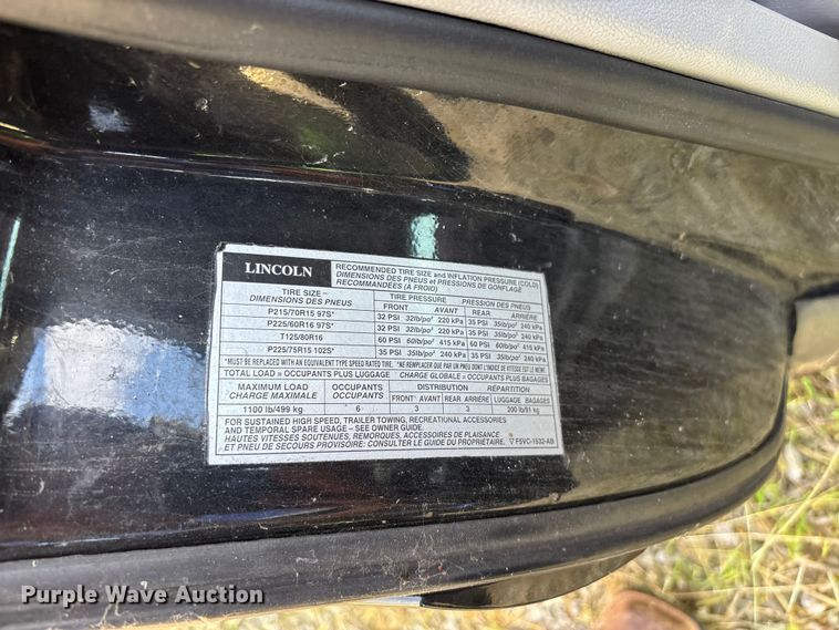 image for item FG0400 1997 Lincoln Town Car limousine