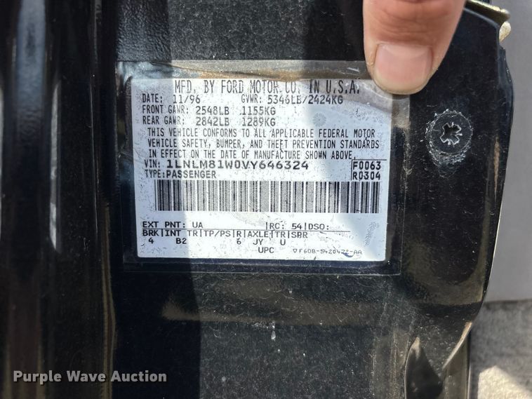 image for item FG0400 1997 Lincoln Town Car limousine
