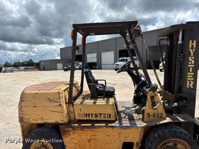 image for item FG0421 Hyster forklift