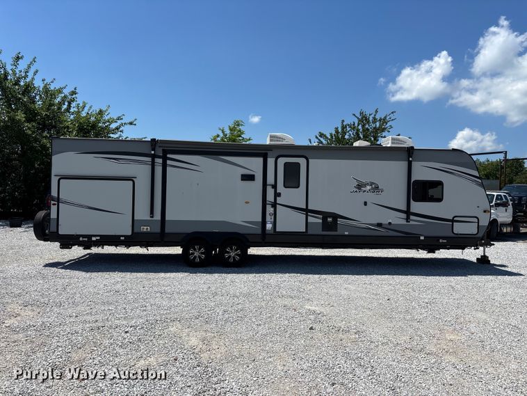 image for item FG0427 2021 Jayco JayFlight camper