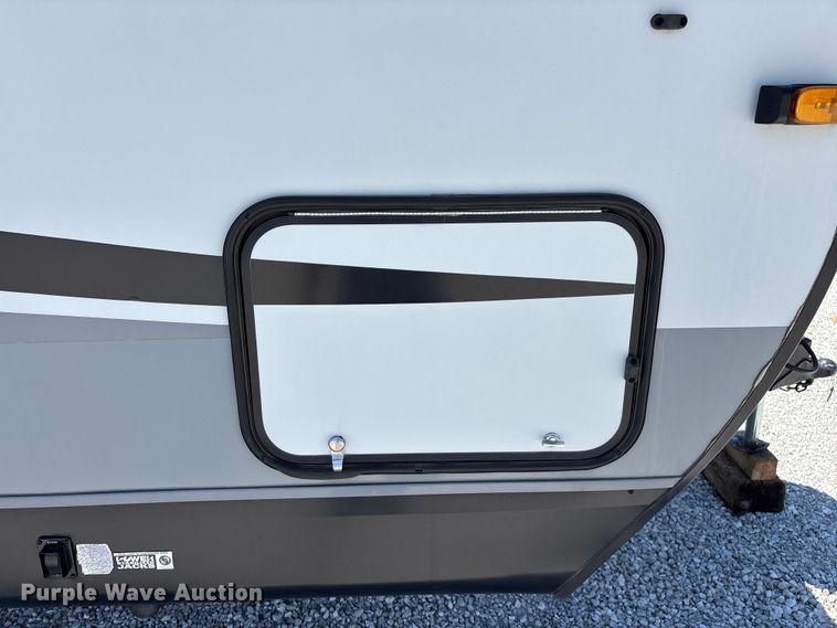 image for item FG0427 2021 Jayco JayFlight camper
