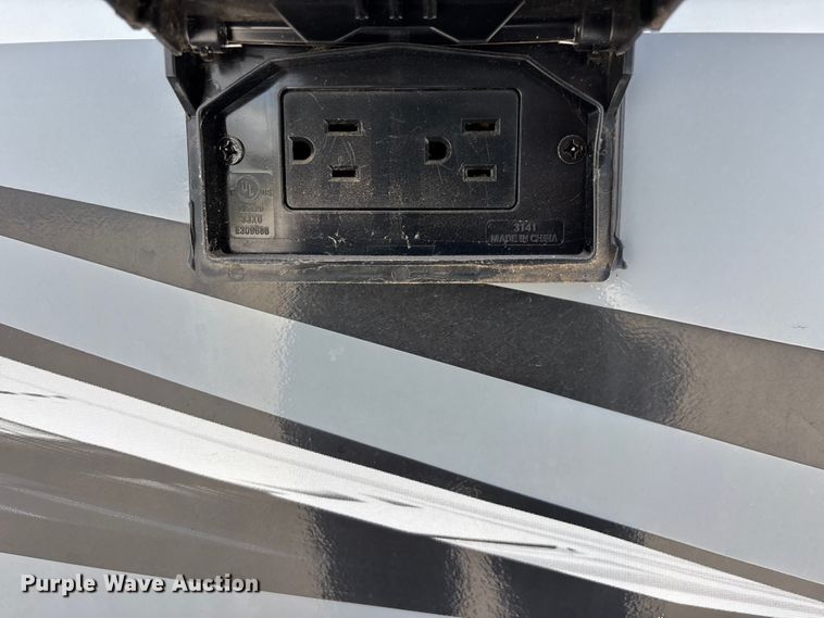 image for item FG0427 2021 Jayco JayFlight camper