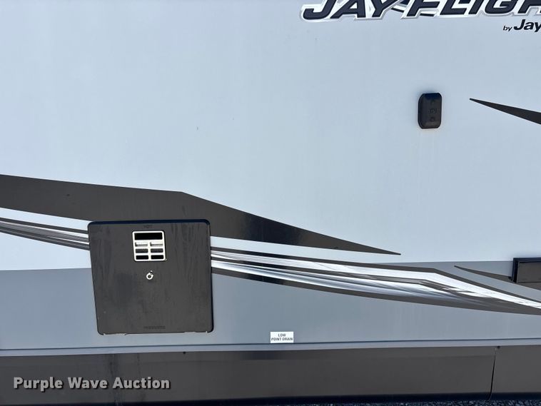 image for item FG0427 2021 Jayco JayFlight camper