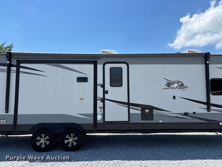 image for item FG0427 2021 Jayco JayFlight camper