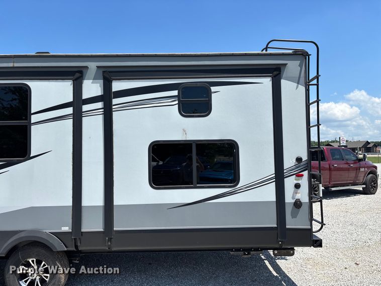 image for item FG0427 2021 Jayco JayFlight camper