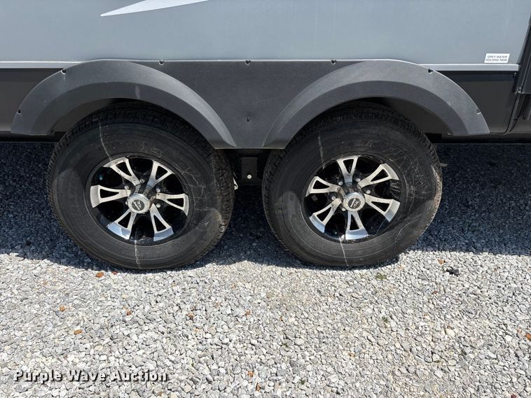 image for item FG0427 2021 Jayco JayFlight camper
