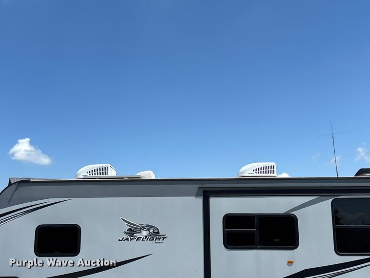 image for item FG0427 2021 Jayco JayFlight camper