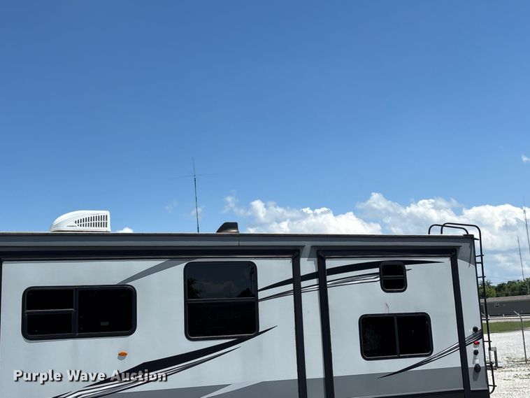 image for item FG0427 2021 Jayco JayFlight camper