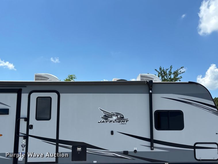 image for item FG0427 2021 Jayco JayFlight camper
