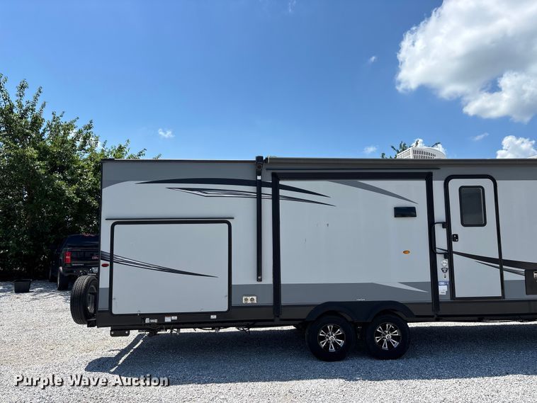 image for item FG0427 2021 Jayco JayFlight camper