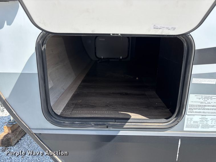 image for item FG0427 2021 Jayco JayFlight camper