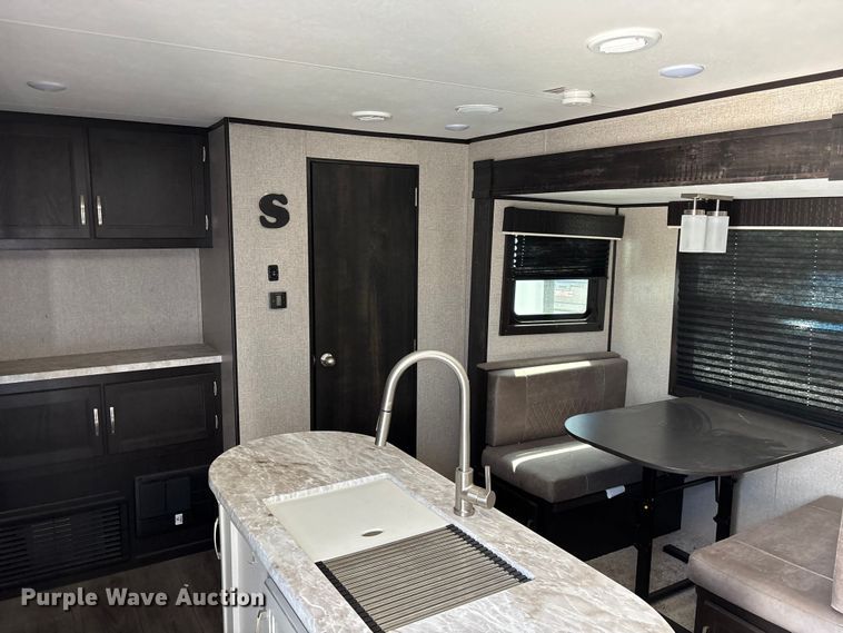 image for item FG0427 2021 Jayco JayFlight camper